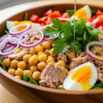 Salada de Grão-de-Bico com Ovo e Atum Leveza e Sabor em um Só Prato